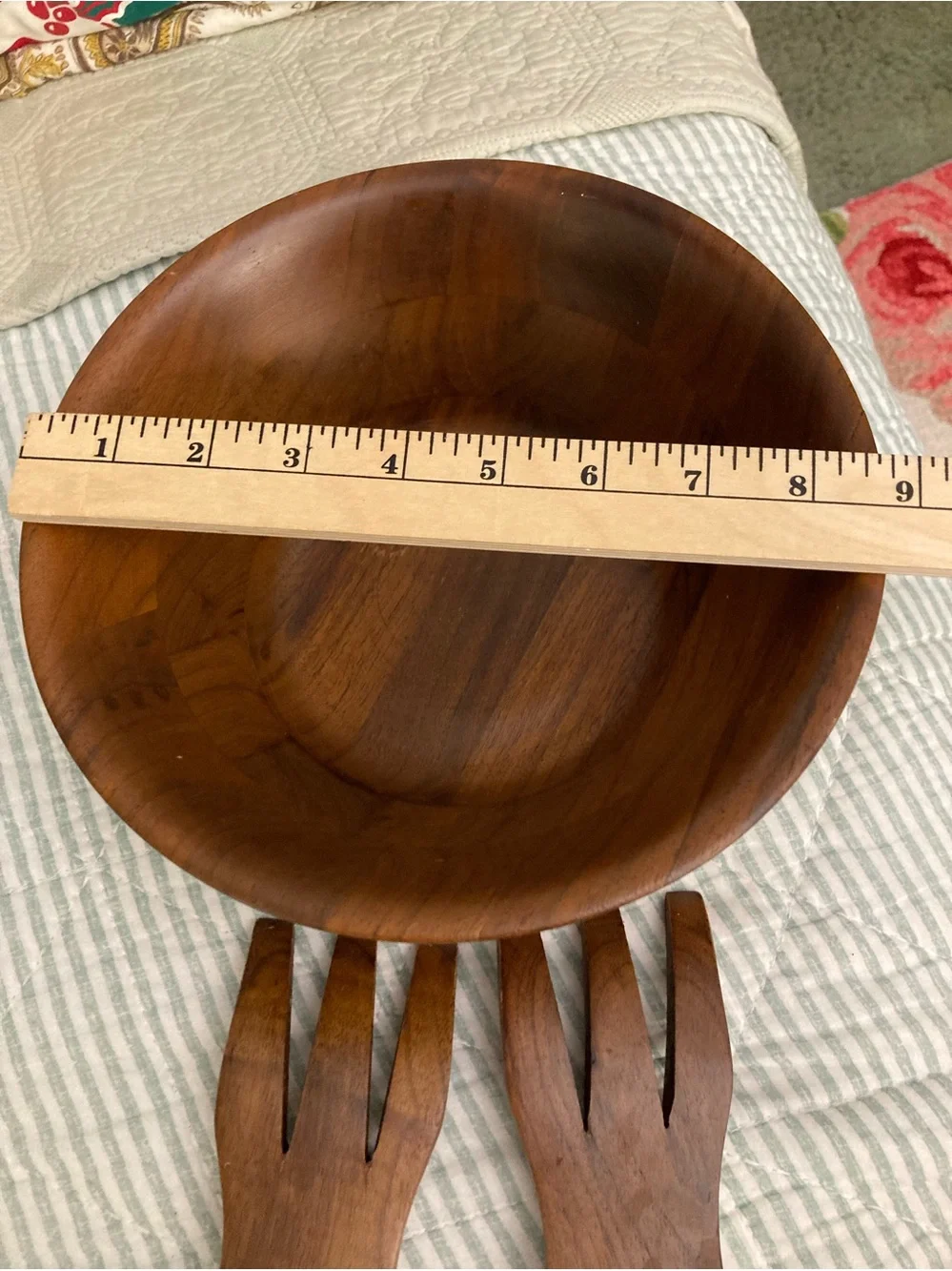 Acacia Wood Salad Bowl + Hands feature Curved Ergonomic Design for Tossing